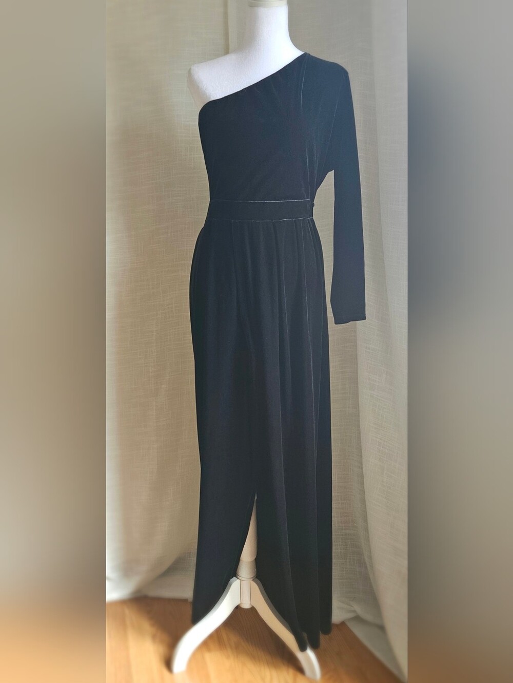 Désir Couture Black Velvet One-Shoulder Maxi Dress with Slit - Picture 4 of 16